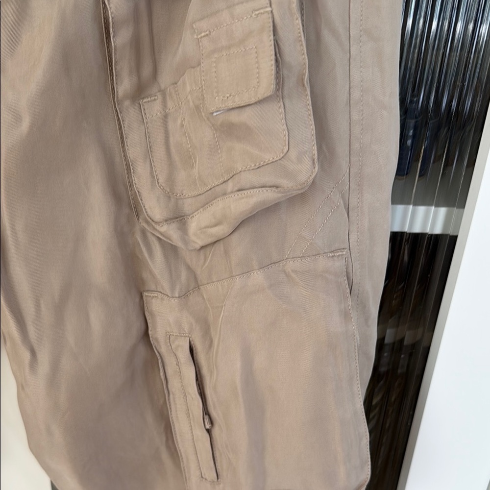 Johnny Was Tan Cargo Pants Relaxed Fit - Picture 4 of 9